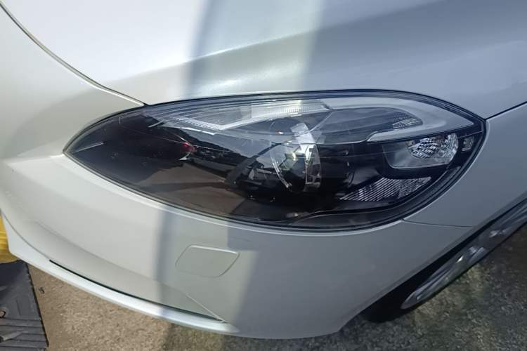 Used Volvo V40 2015 1.6T Zhiyi Edition Left Front Headlight