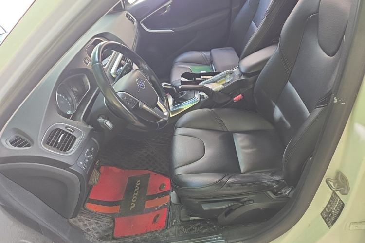Used Volvo V40 2015 1.6T Zhiyi Edition Left Front Seat