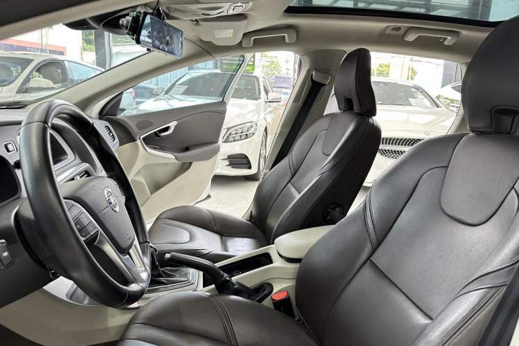 Used Volvo V40 2015 1.6T Zhiyi Edition Left Front Seat