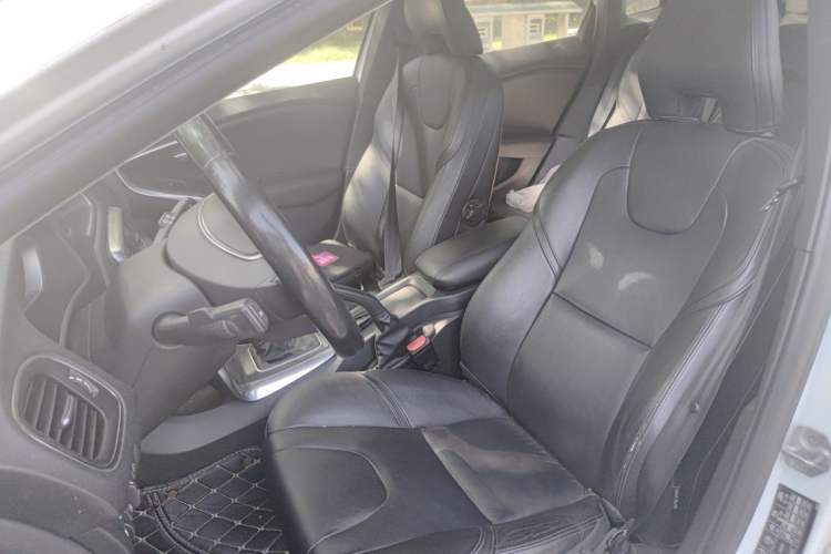 Used Volvo V40 2015 1.6T Zhiya Edition Left Front Seat