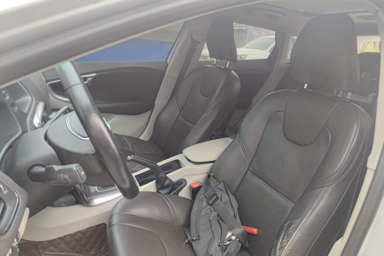 Used Volvo V40 2015 1.6T Zhiyi Edition Left Front Seat