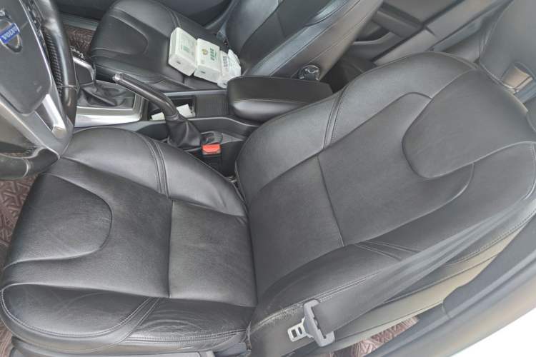 Used Volvo V40 2015 1.6T Zhiya Edition Left Front Seat