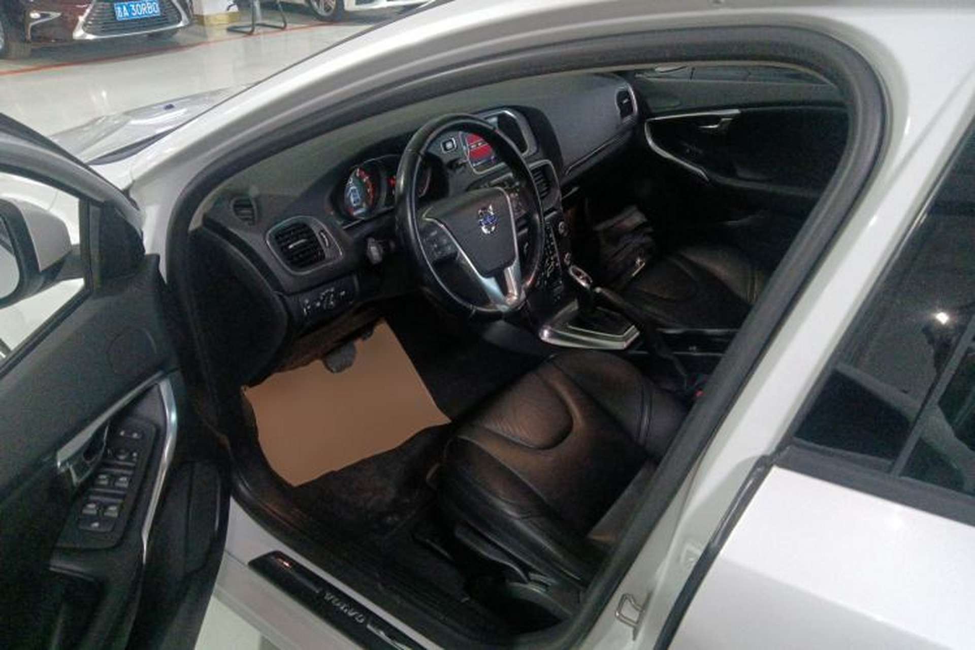 Used Volvo V40 2015 1.6T Zhiyi Edition Left Front Seat