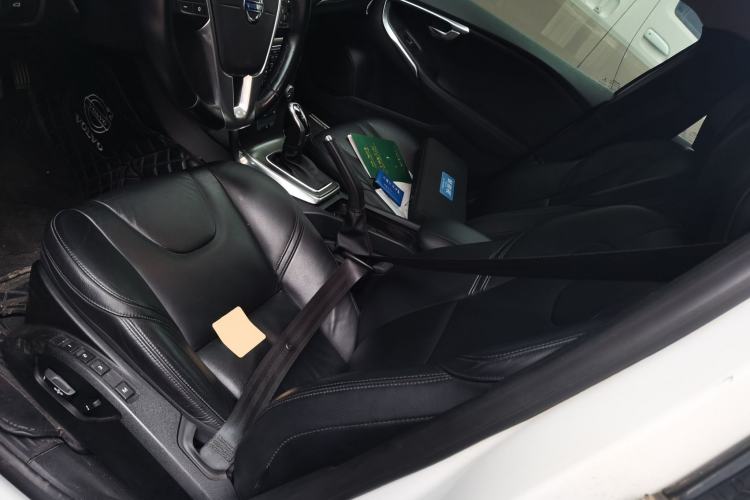 Used Volvo V40 2015 1.6T Zhiya Edition Left Front Seat