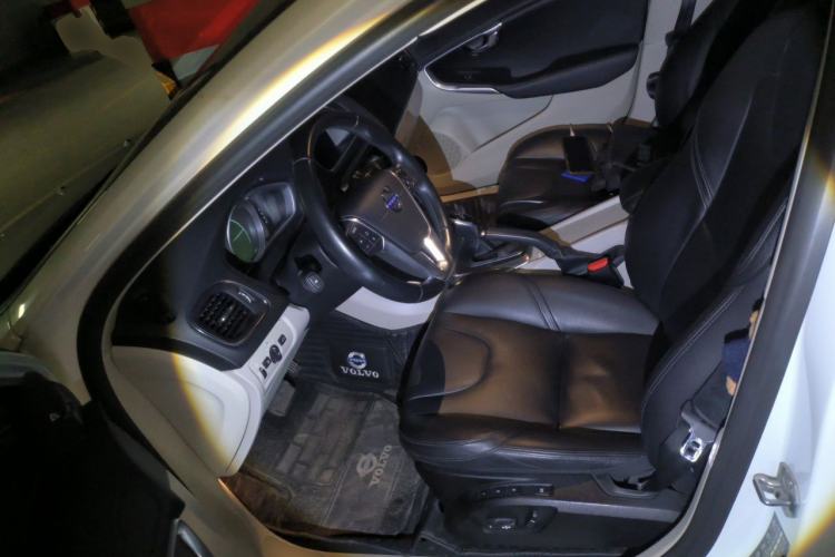 Used Volvo V40 2015 1.6T Zhiya Edition Left Front Seat