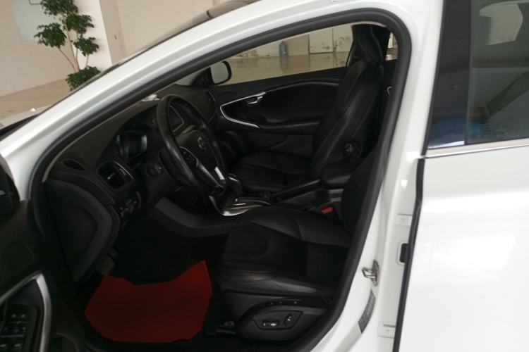Used Volvo V40 2015 1.6T Zhiya Edition Left Front Seat