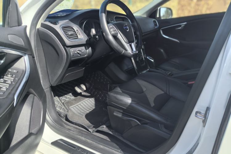 Used Volvo V40 2015 1.6T Zhiyi Edition Left Front Seat