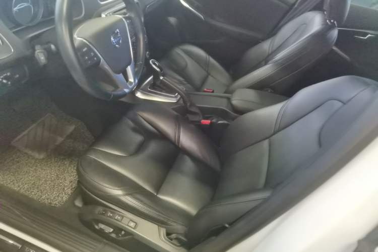 Used Volvo V40 2015 1.6T Zhiya Edition Left Front Seat