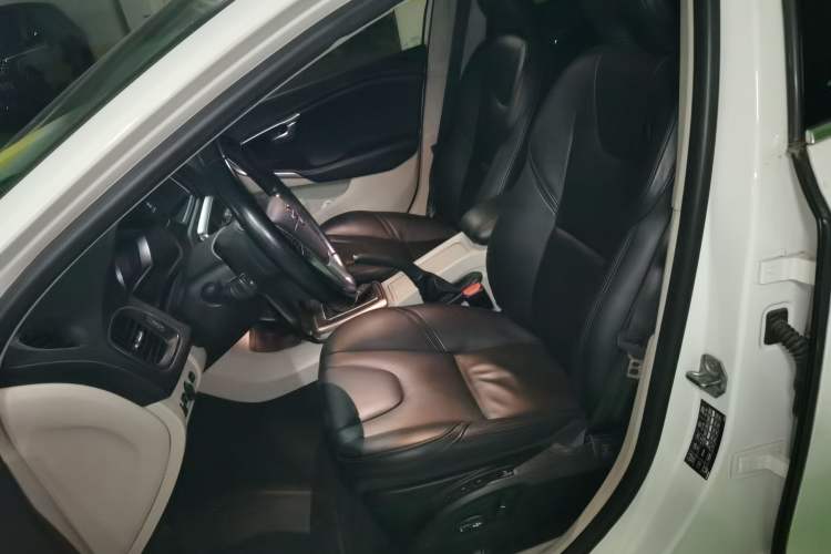 Used Volvo V40 2015 1.6T Zhiya Edition Left Front Seat