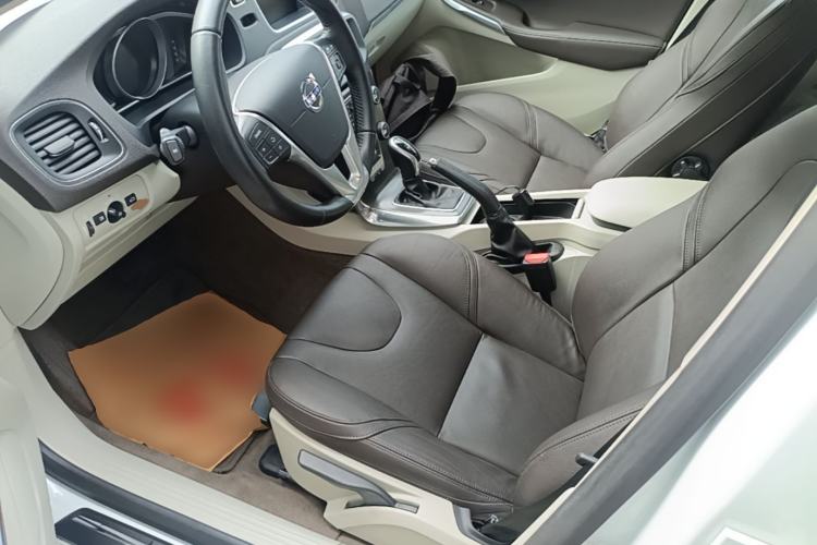 Used Volvo V40 2015 1.6T Zhiyi Edition Left Front Seat
