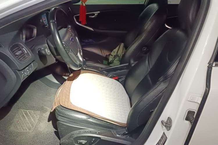 Used Volvo V40 2015 1.6T Zhiya Edition Left Front Seat