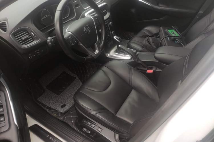 Used Volvo V40 2015 1.6T Zhiya Edition Left Front Seat