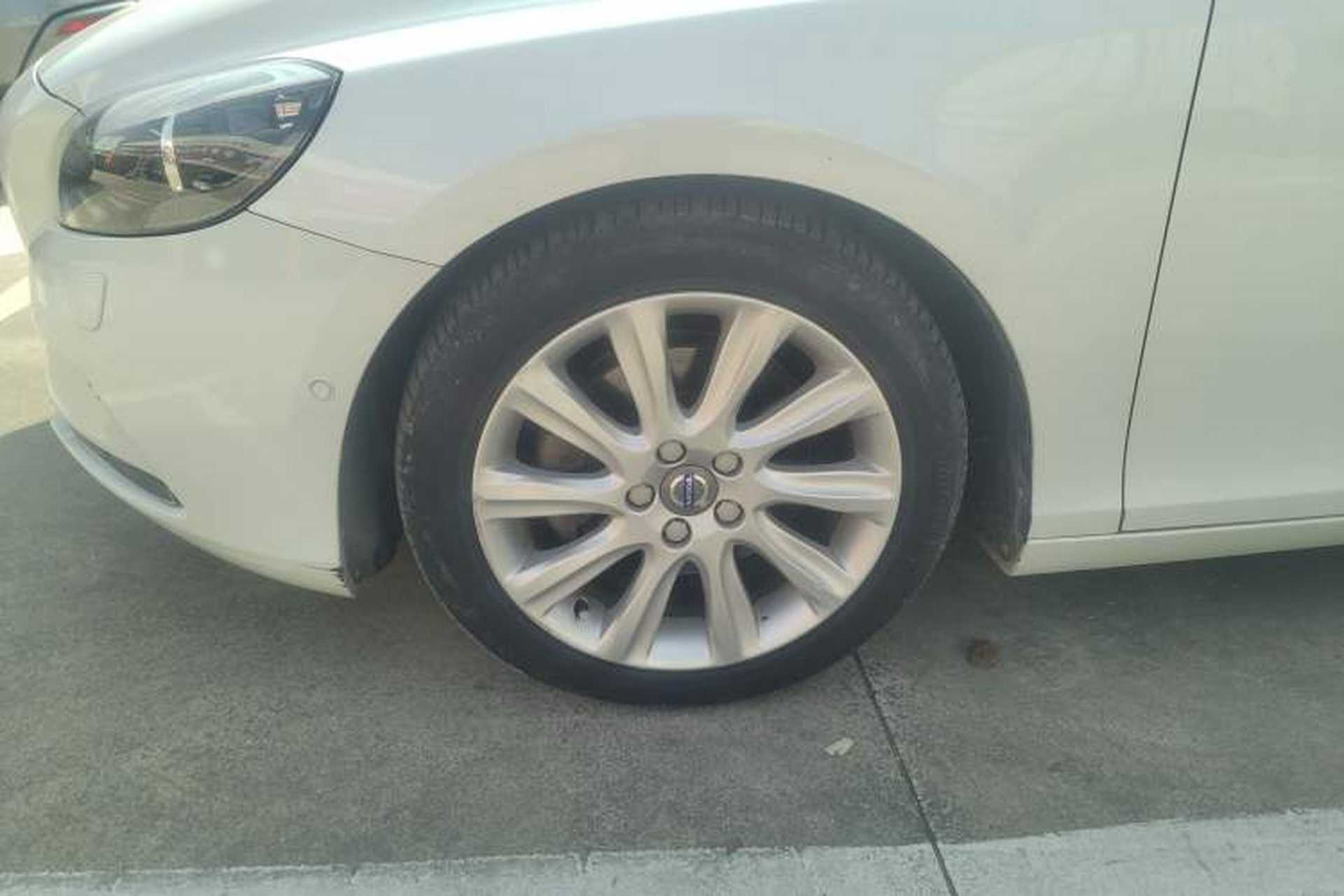 Used Volvo V40 2015 1.6T Zhiya Edition Left Front Wheel Hub