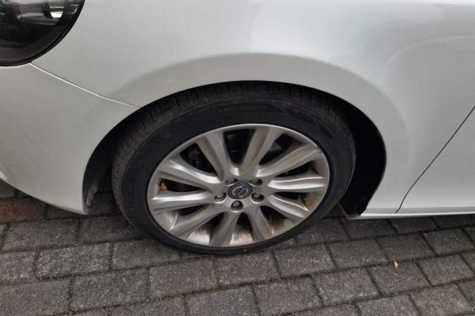 Used Volvo V40 2015 1.6T Zhiyi Edition Left Front Wheel Hub