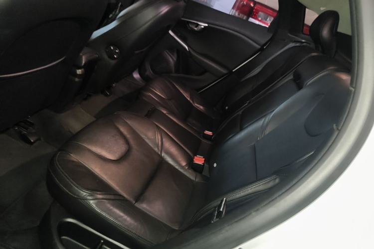 Used Volvo V40 2015 1.6T Zhiyi Edition Left Rear Seat