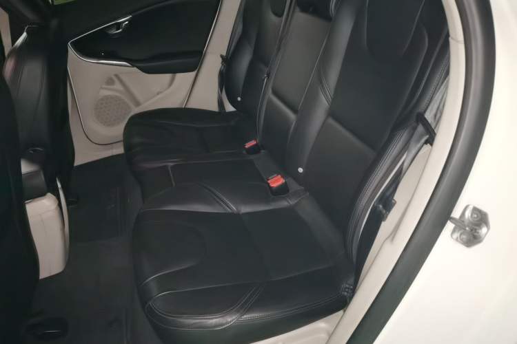 Used Volvo V40 2015 1.6T Zhiya Edition Left Rear Seat