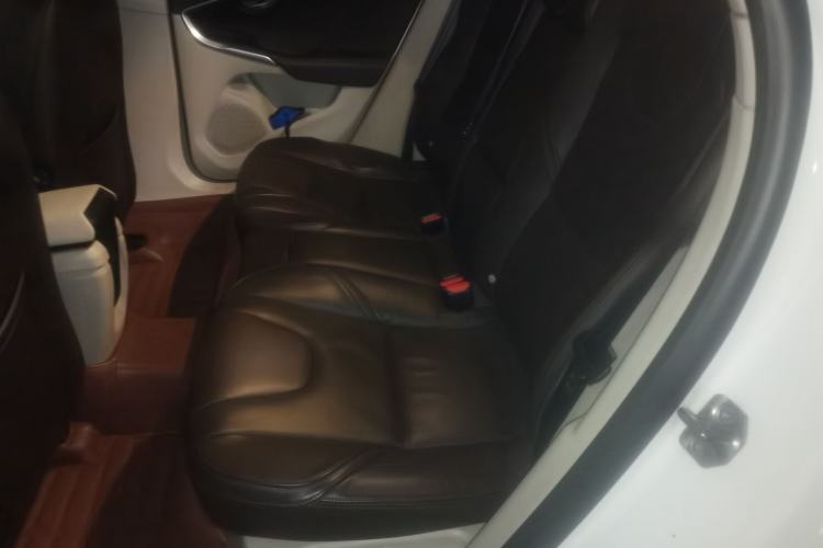 Used Volvo V40 2015 1.6T Zhiyi Edition Left Rear Seat