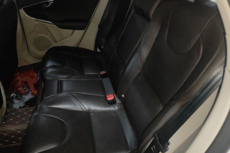 Used Volvo V40 2015 1.6T Zhiyi Edition Left Rear Seat