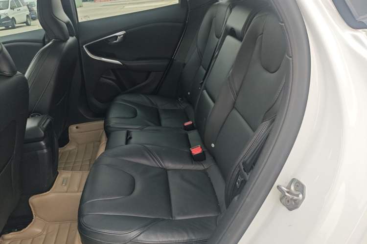 Used Volvo V40 2015 1.6T Zhiyi Edition Left Rear Seat
