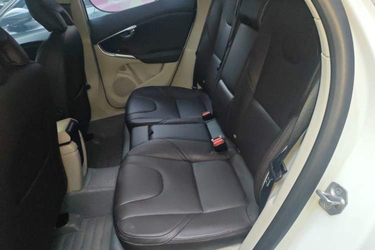 Used Volvo V40 2015 1.6T Zhiyi Edition Left Rear Seat