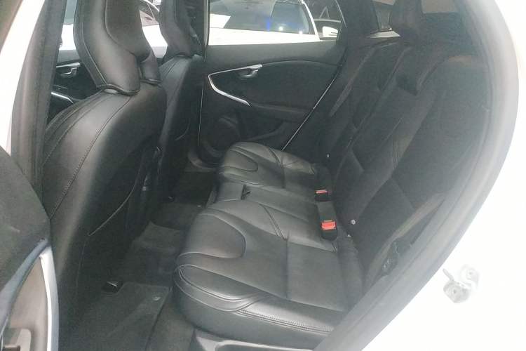 Used Volvo V40 2015 1.6T Zhiya Edition Left Rear Seat