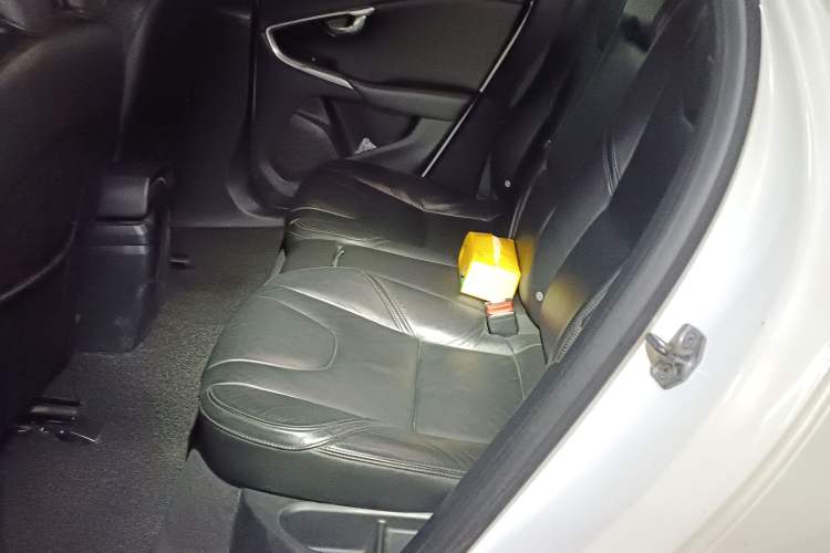 Used Volvo V40 2015 1.6T Zhiya Edition Left Rear Seat