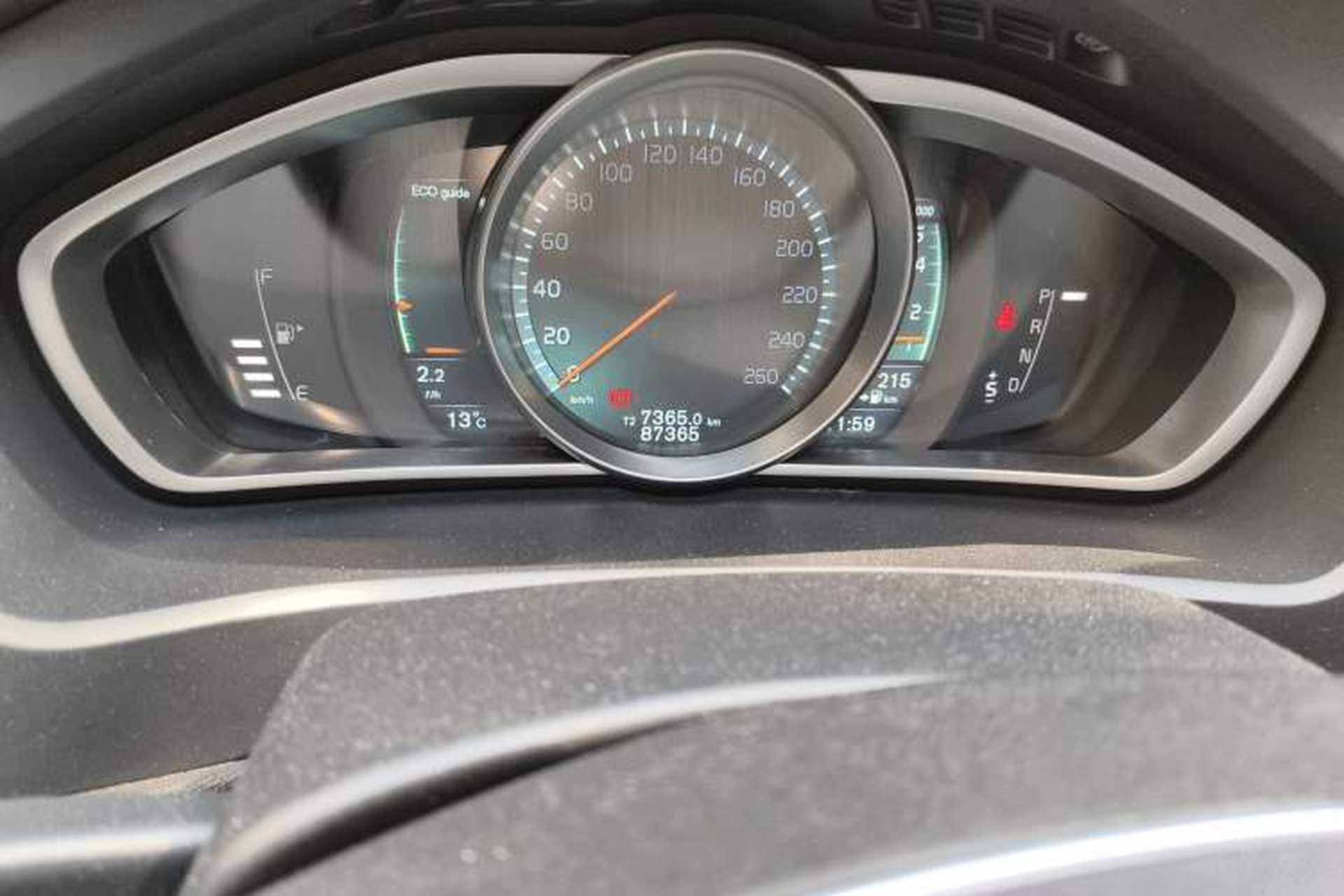 Used Volvo V40 2015 1.6T Zhiyi Edition Odometer Close Up