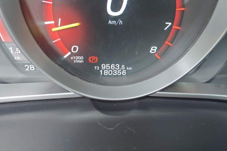 Used Volvo V40 2015 1.6T Zhiya Edition Odometer Close Up
