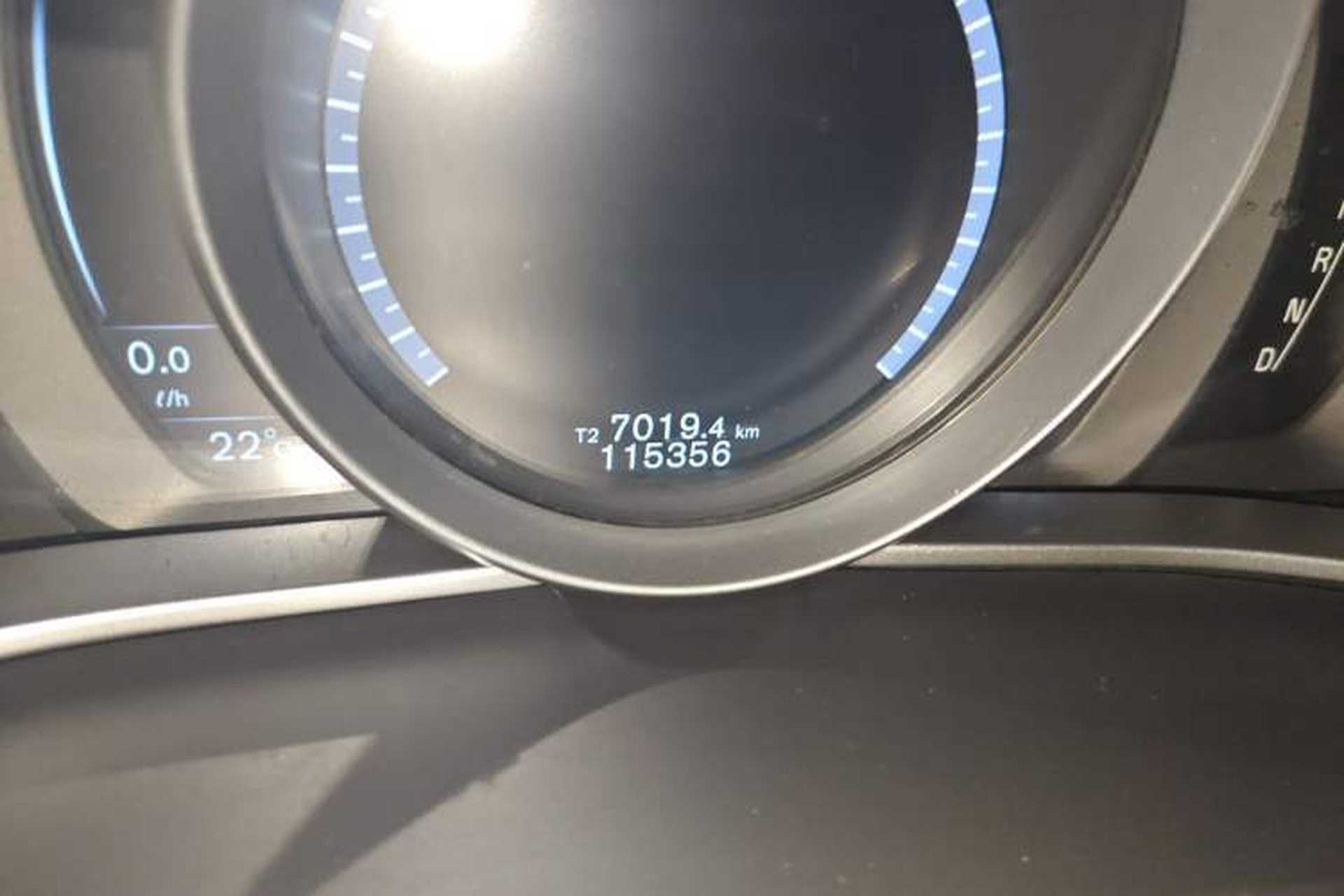 Used Volvo V40 2015 1.6T Zhiyi Edition Odometer Close Up