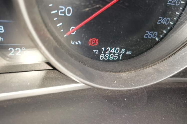 Used Volvo V40 2015 1.6T Zhiya Edition Odometer Close Up