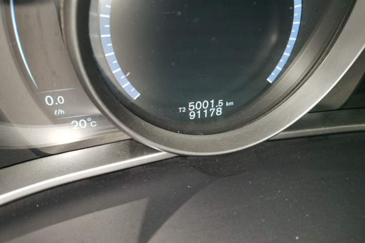 Used Volvo V40 2015 1.6T Zhiya Edition Odometer Close Up
