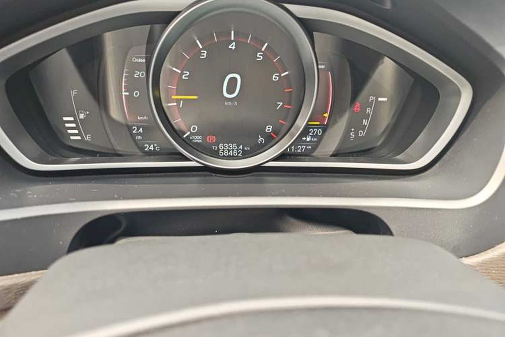 Used Volvo V40 2015 1.6T Zhiyi Edition Odometer Close Up