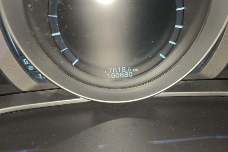 Used Volvo V40 2015 1.6T Zhiya Edition Odometer Close Up
