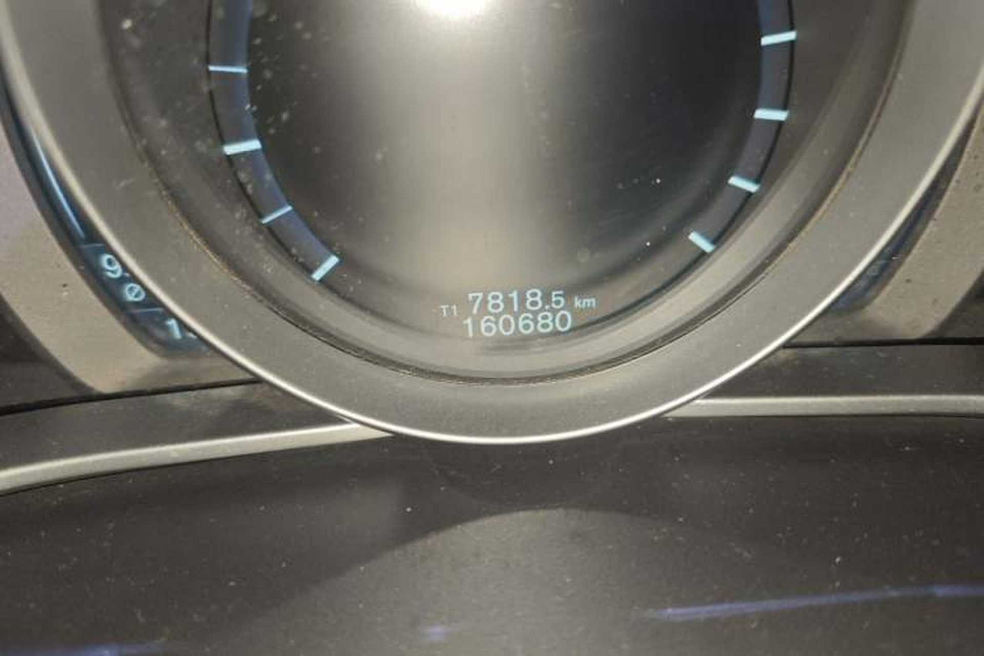 Used Volvo V40 2015 1.6T Zhiya Edition Odometer Close Up