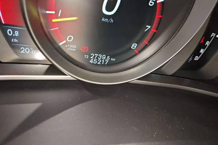 Used Volvo V40 2015 1.6T Zhiya Edition Odometer Close Up