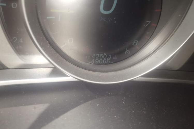 Used Volvo V40 2015 1.6T Zhiyi Edition Odometer Close Up