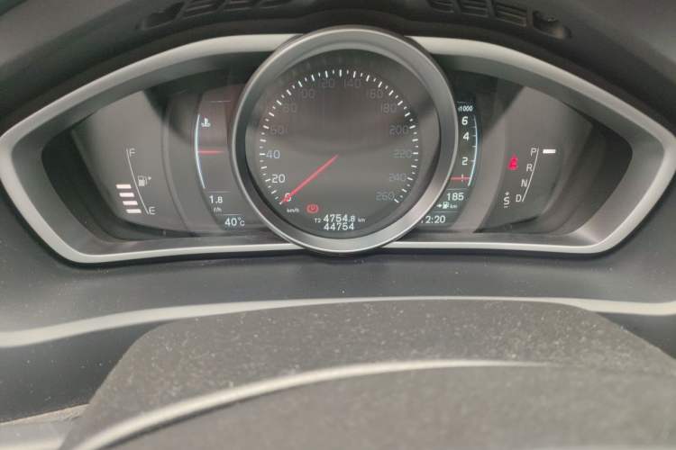 Used Volvo V40 2015 1.6T Zhiya Edition Odometer Close Up