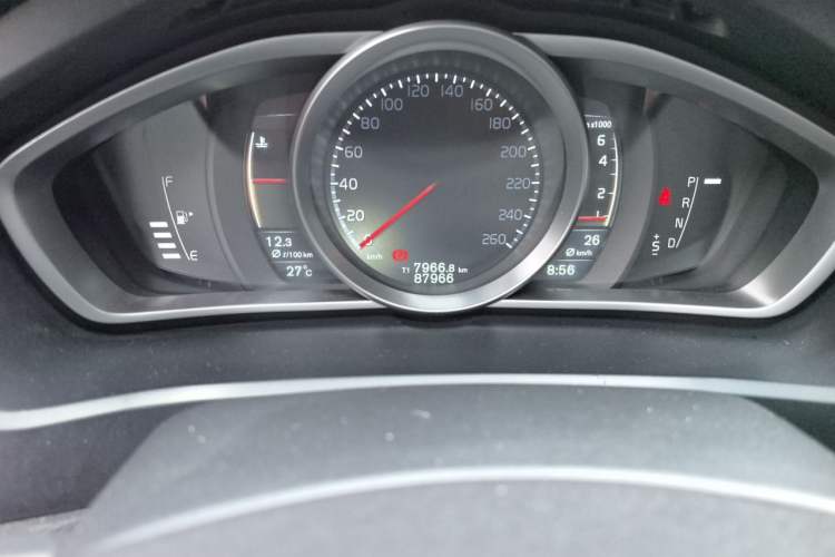 Used Volvo V40 2015 Cross Country T5 AWD Smart Luxury Edition Odometer Close Up