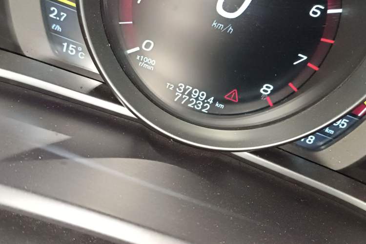 Used Volvo V40 2015 1.6T Zhiya Edition Odometer Close Up