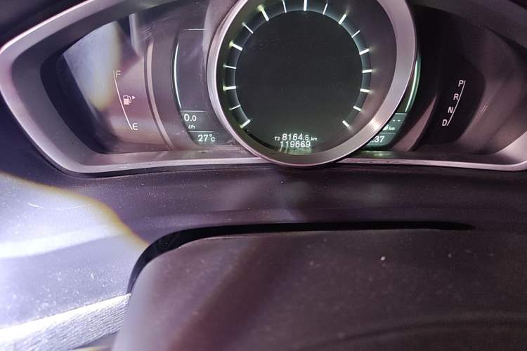 Used Volvo V40 2015 1.6T Zhiya Edition Odometer Close Up