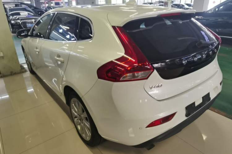 Used Volvo V40 2015 1.6T Zhiya Edition Rear Left 45 Deg
