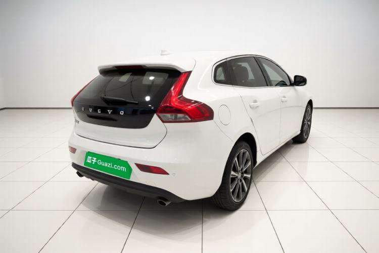 Used Volvo V40 2015 1.6T Zhiya Edition Rear Right 45 Deg