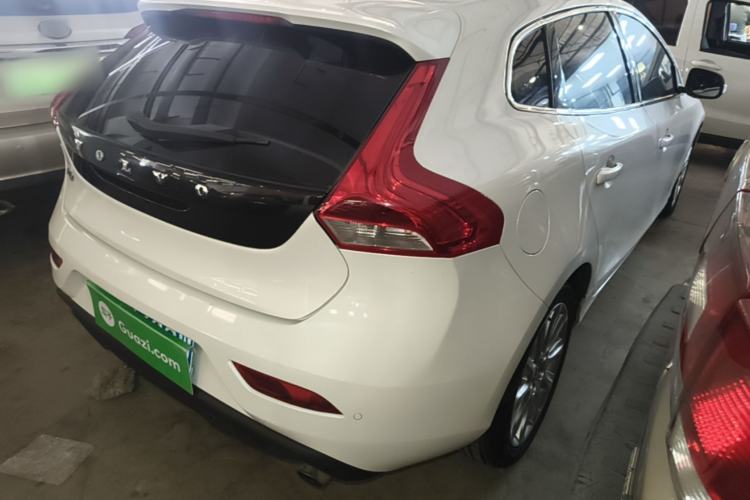Used Volvo V40 2015 1.6T Zhiyi Edition Rear Right 45 Deg