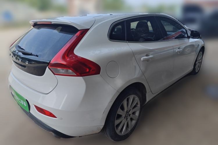 Used Volvo V40 2015 1.6T Zhiya Edition Rear Right 45 Deg