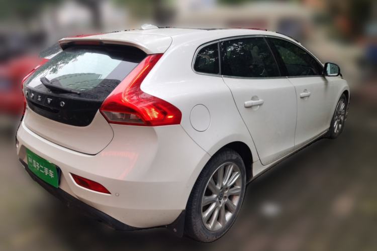 Used Volvo V40 2015 1.6T Zhiya Edition Rear Right 45 Deg