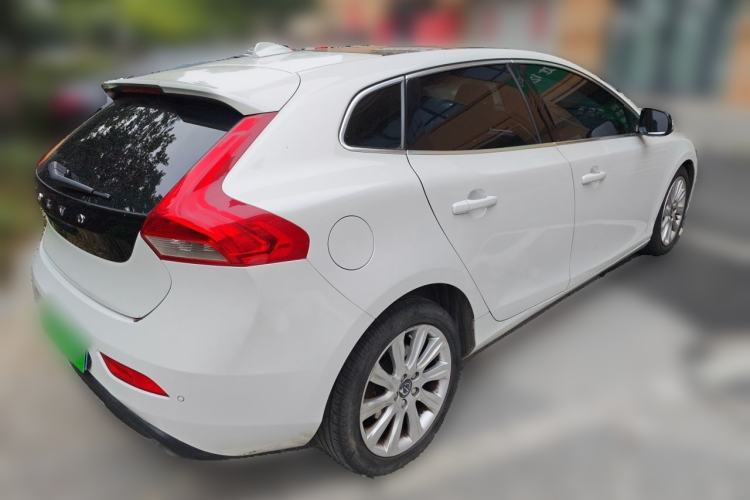 Used Volvo V40 2015 1.6T Zhiya Edition Rear Right 45 Deg