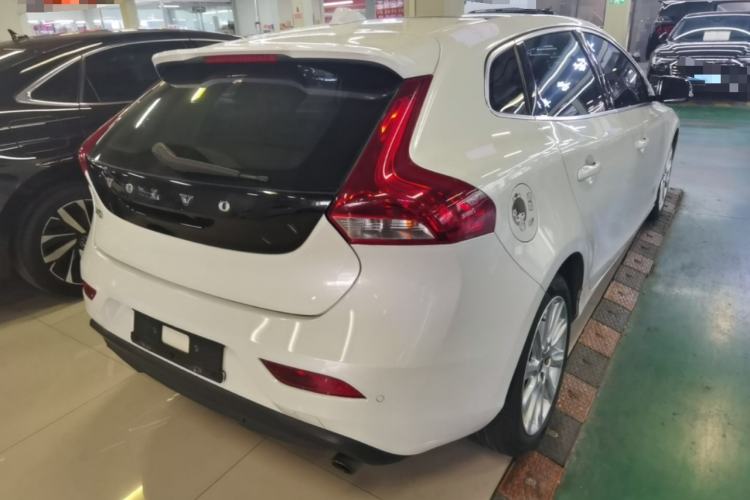 Used Volvo V40 2015 1.6T Zhiya Edition Rear Right 45 Deg