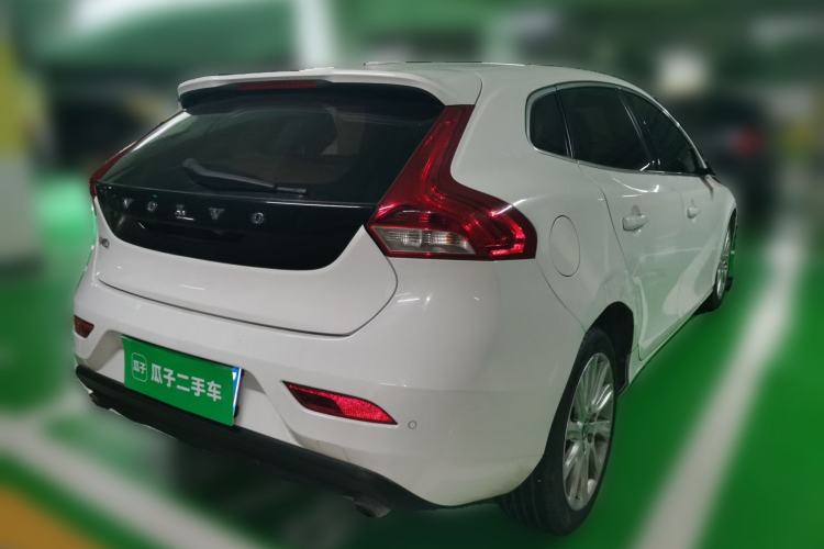 Used Volvo V40 2015 1.6T Zhiya Edition Rear Right 45 Deg