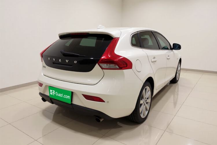 Used Volvo V40 2015 1.6T Zhiya Edition Rear Right 45 Deg