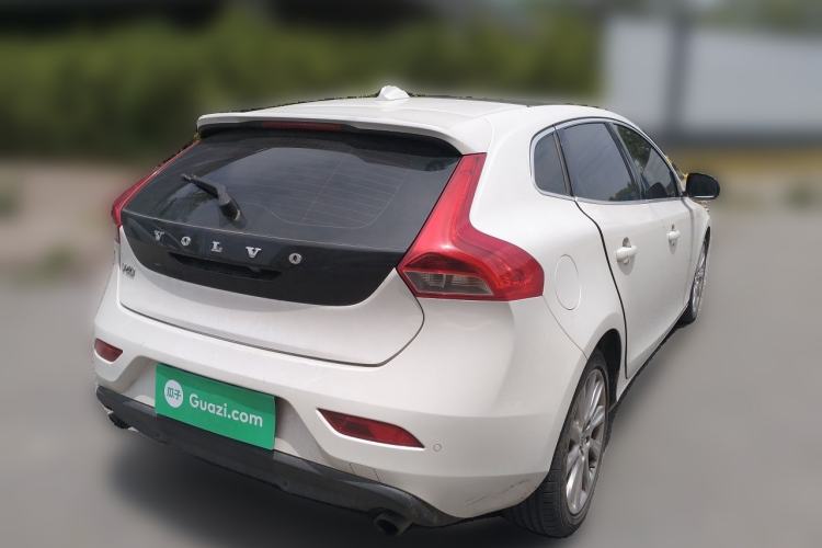 Used Volvo V40 2015 1.6T Zhiya Edition Rear Right 45 Deg